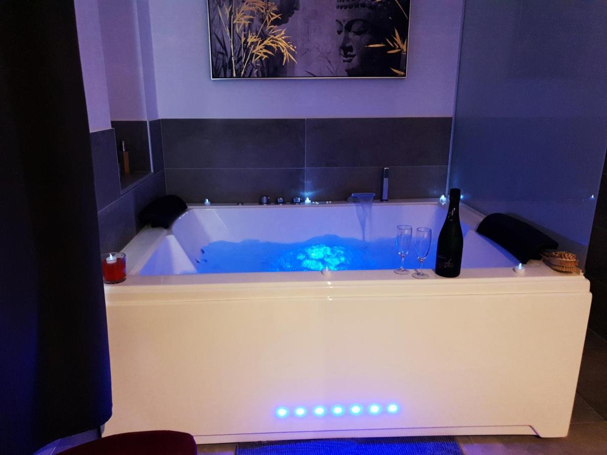 Elle & Lui En Jacuzzi Hotel Bernis ภายนอก รูปภาพ